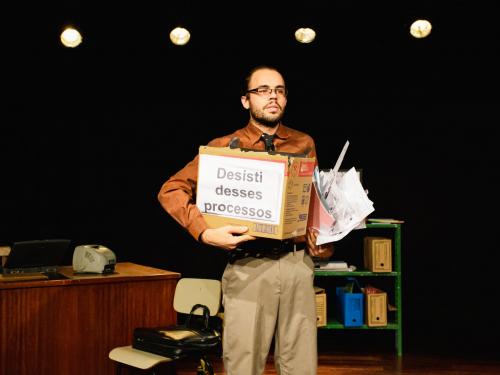 Peça: “Como vencer a burocracia sem ter um infarto” de Ilvio Amaral | Teatro da Bibioteca