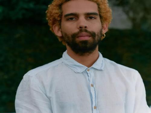 Show: Bruno Berle em formato voz e violão | Teatro de Bolso SESIMINAS