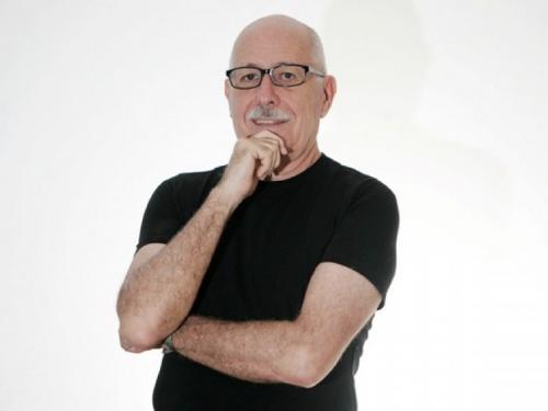 Sempre Um Papo recebe Silviano Santigo 