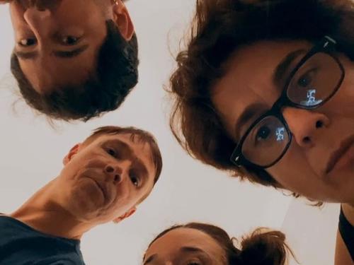 Peça: “Enquanto Estamos Aqui” - CCBB BH