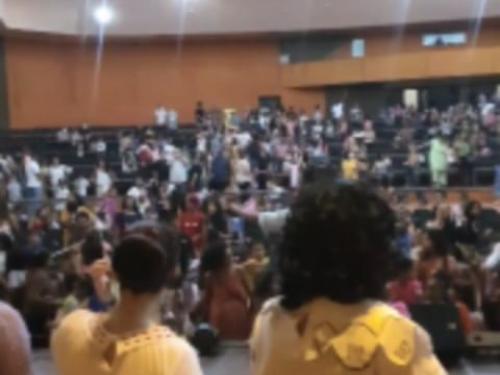  Espetáculo: "Encanto Família Madrigal"