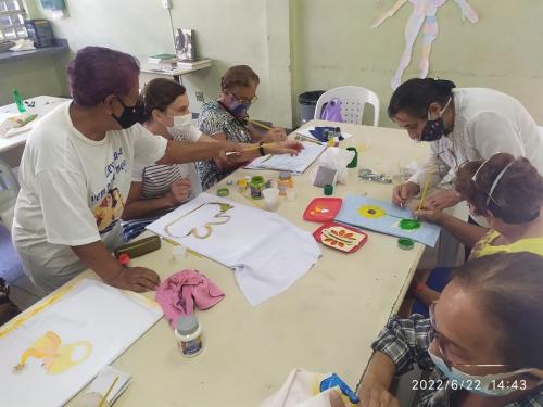 Aula de Pintura e Bordado no Centro Cultural Lindéia Regina 