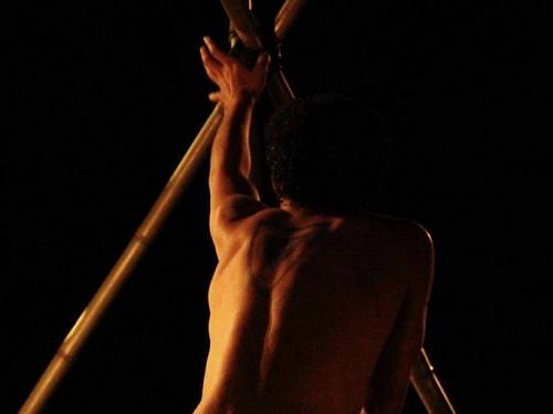 DANÇA: Mostra Experimentos - Coletivo Mambus