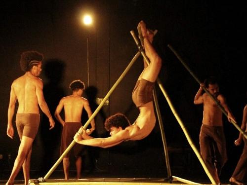 DANÇA: Mostra Experimentos - Coletivo Mambus
