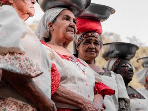 Documentário Lavadeiras da Prainha:(Re)Canto Sagrado das Águas – com apresentação do grupo Lavadeiras da Prainha | Memorial Vale