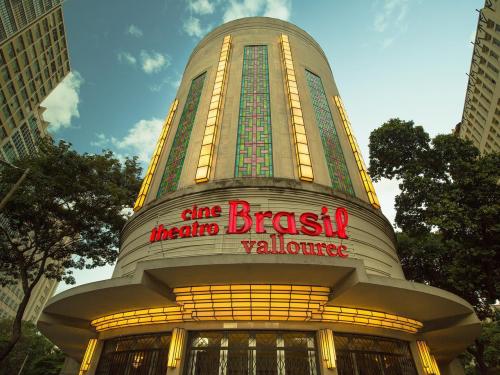 Show: Elvis Experience com Dean Z | Cine Theatro Brasil Vallourec