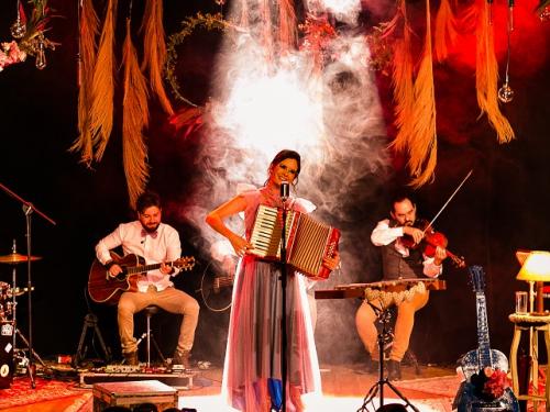 Show: Áquila canta o amor | Cine Theatro Brasil Vallourec