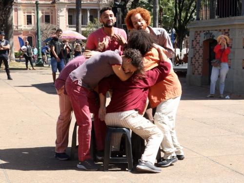 Montagem "Intensões"