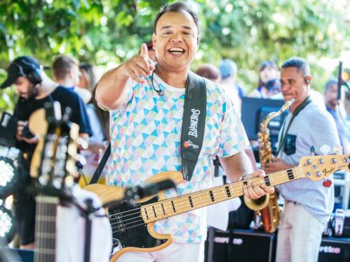  6ª Edição "Lelo Folia" - Shows: Baianeiros e Metanol