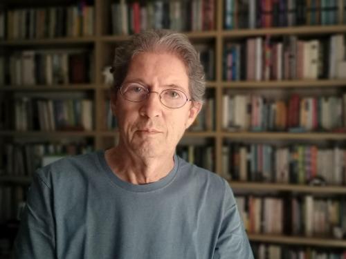 Sempre um Papo recebe o poeta Alexandre Marino