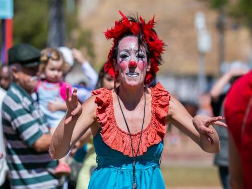 Estreia solo: “Partida” com a palhaça Adriana Morales