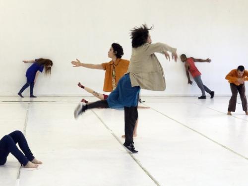  Espetáculo: “.m.a.n.i.f.e.s.t.a.”