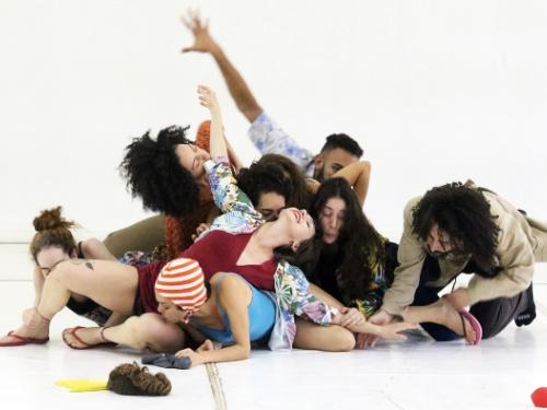  Espetáculo: “.m.a.n.i.f.e.s.t.a.”