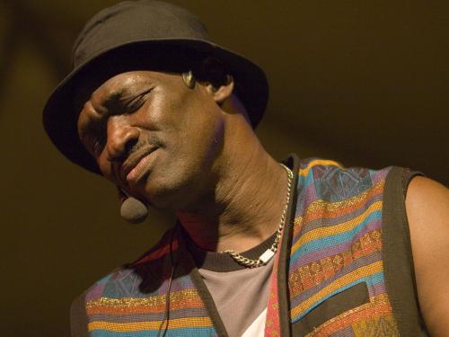 African Voice – O Prazer em Cantar, com Mamour Ba | Memorial Vale