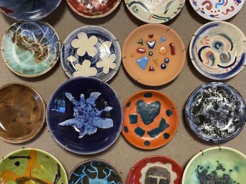 Exposição: "Tenho apenas duas mãos e o sentimento do mundo" - Gilda Queiroz Galeria de Arte