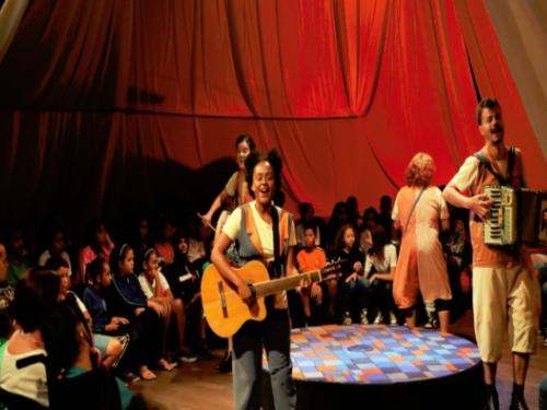 Espetáculo: "A menina cientista e o mistério do urro" - Grupo Galpão Cine Horto