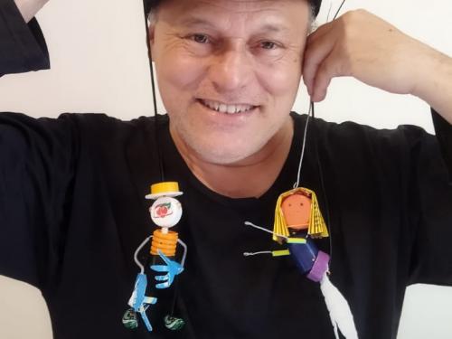 Espetáculo: “Era uma vez um lambe-lambe holandês - bonecos de recicláveis contam histórias tradicionais”