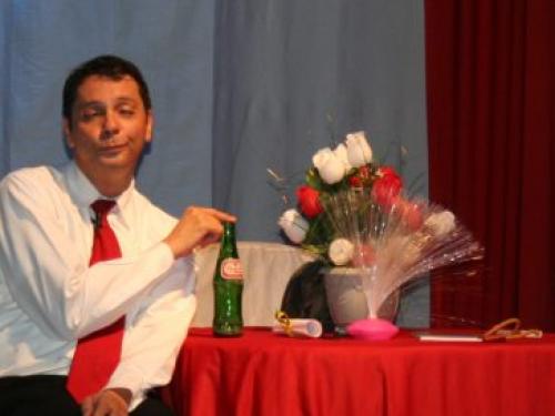 Espetáculo: Como sobreviver em festas e recepções com buffet escasso | Cine Theatro Brasil Vallourec 