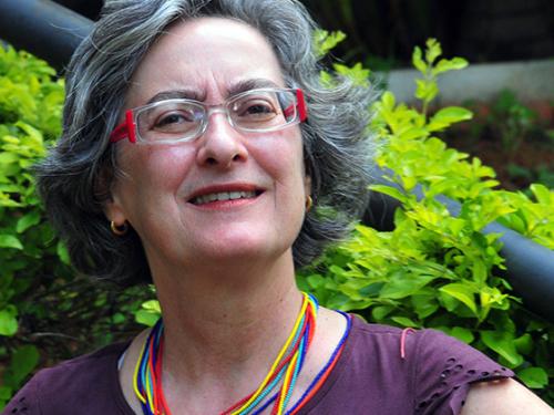 Sempre Um Papo recebe Clara Arreguy