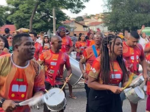 Ensaio aberto: Bloco Esperando o Metrô