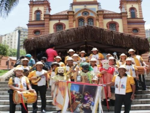 Cortejo: “Hoje é dia de folia!” - Grupo Folia de Santo Reis Paulo VI