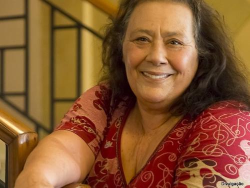 Sempre Um Papo recebe a atriz Teuda Bara e o autor de sua biografia, João Santos 