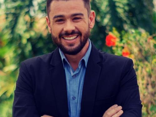 Sempre Um Papo recebe Cesar Campos