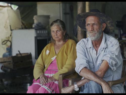  Cinema: Exibição do Filme "Adeus, Calon" 