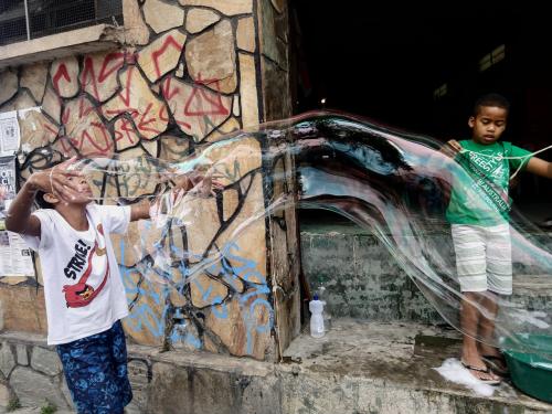 Brinquedos e Brancadeiras