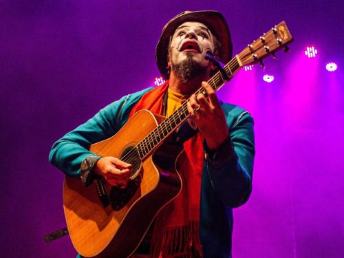 O Teatro Mágico - Voz & Violão