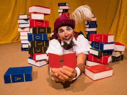 “Cloro, o Palhaço Engolidor de Letras”