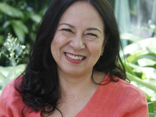 Sempre um Papo recebe Maria Esther Maciel 