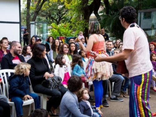 Na Roda - Teatro na Praça