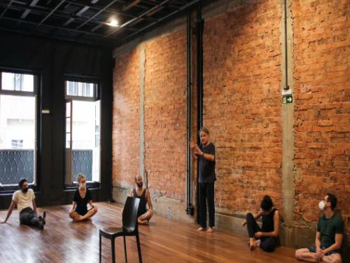 Oficinas: "Teatro de Rua e Criação de Workshop" - Grupo Galpão