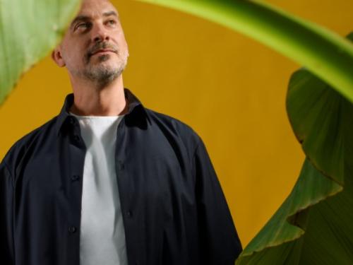 Show: Lucas Santtana