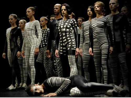 Espetáculos: Gil Refazendo e Breu - Grupo Corpo