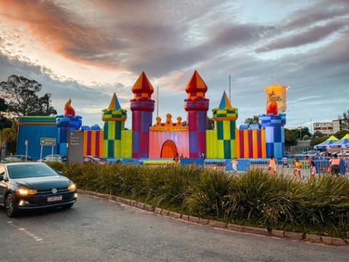 Jump Around - O maior castelo inflável da América Latina