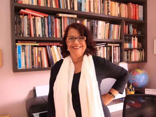 Sempre Um Papo recebe Inez Lemos