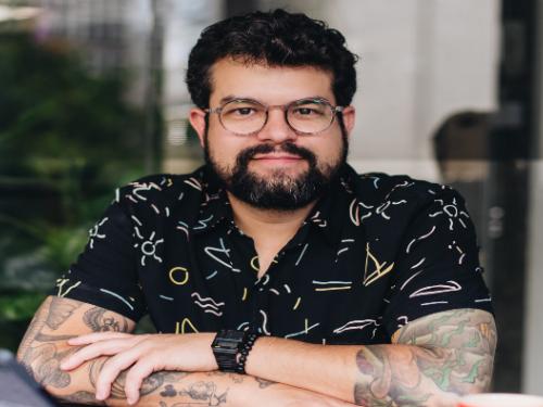 Sempre Um Papo recebe Juliano Loureiro