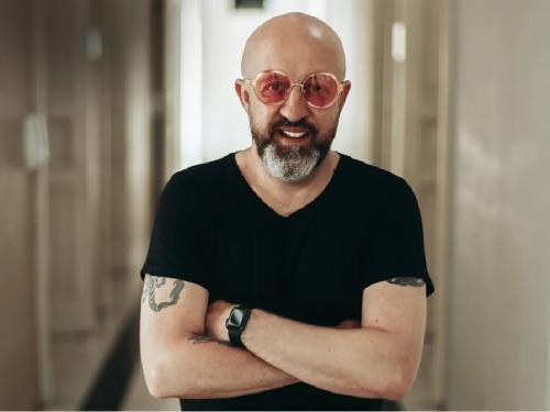 Sempre Um Papo recebe Fabrício Carpinejar