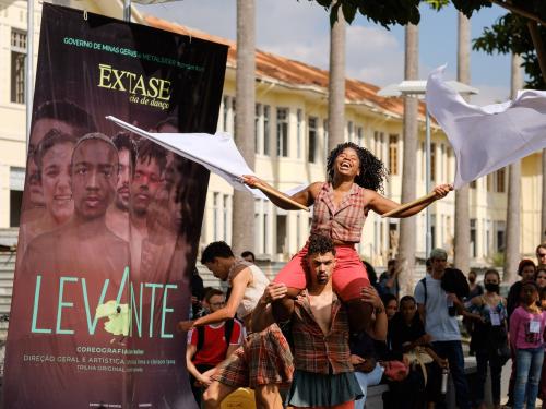 Espetáculo: "Levante"