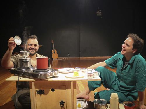  Espetáculo: “Estrangeiro de Mim”