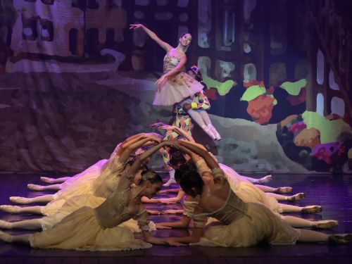 Espetácilos: Harlequinade e Orawa