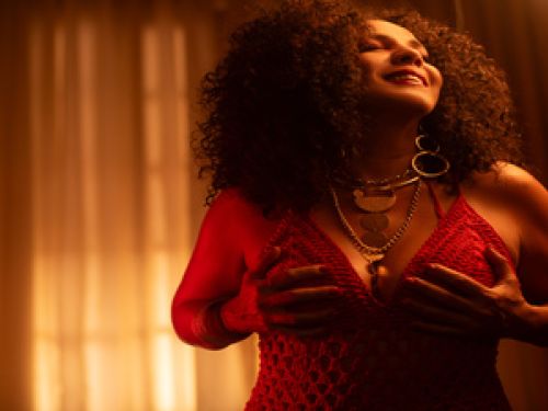 Show: "Eu Estou Aqui" de Adrianna 