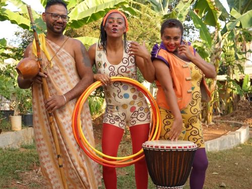  Espetáculo: "Meninessa Sabi, o sabor da infância"