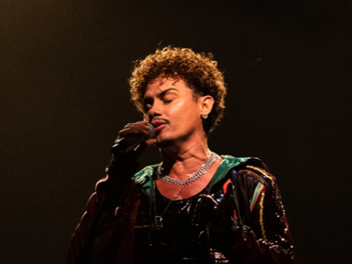 Show: Silvero Pereira interpreta Belchior