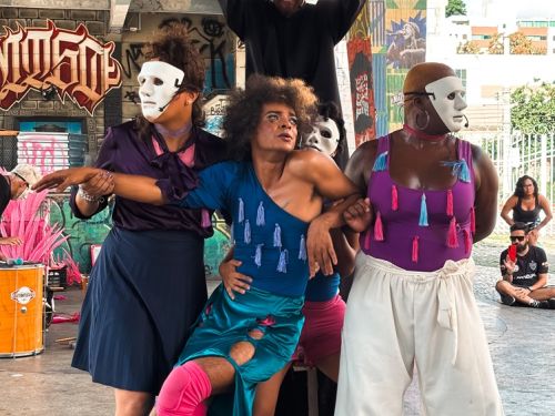 Espetáculo: “Fazer Festa com o Perigo”