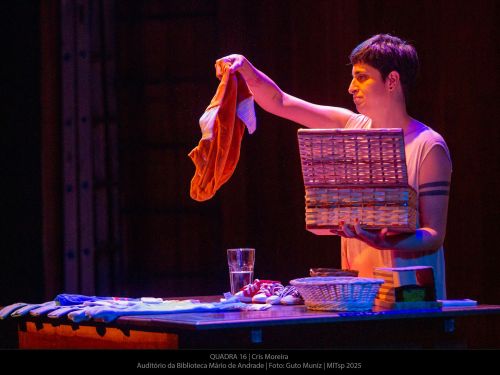 Agosto Lilás: Apresentação da palestra-performance "Quadra 16"