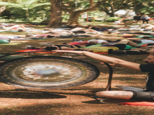 Na sombra das mangueiras - Casa Fiat de Cultura