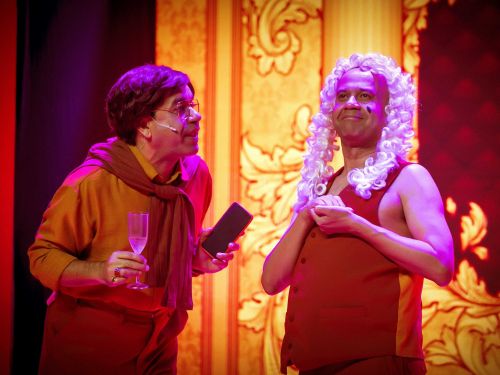 Espetáculo: "TelaPlana" da Cia. Os Melhores do Mundo